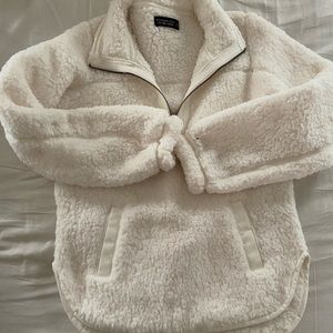 ABERCROMBIE & FITCH WHITE SHERPA SIZE SMALL